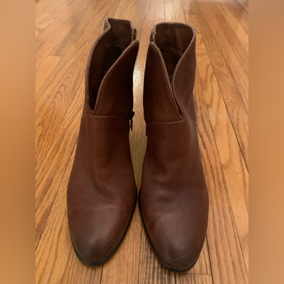 Vince Camuto Booties size 8.5 - Picture 2 of 5